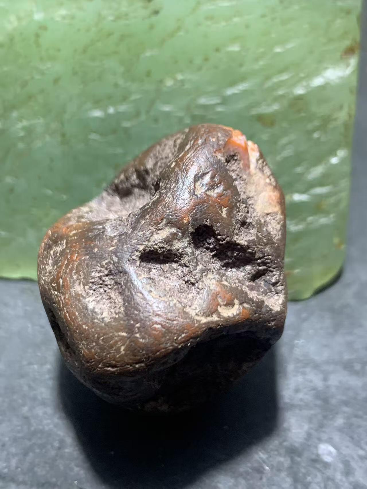 精美铁皮开窗料南红玛瑙原石一颗，