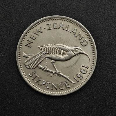 【淘币小摊】实时拍第八百四十九拍   散币银币场   满百包邮可预留二周 每周一统一发货   - 新西兰1961年伊丽莎白二世6便士镍币