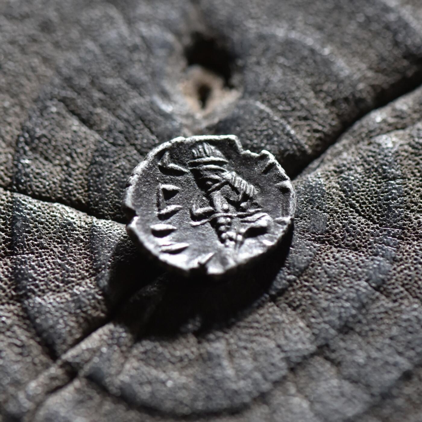 【良泉】【春节前最后一场】2月5日晚19.30点开拍！208组，本场结束后预存钱币的朋友请告知，将连同本场拍品一起邮寄，预祝诸位春节愉快！ 【罕见】【美品！】公元1-2世纪【古波斯】【帕提亚治下的波西斯】曼奇尔一世，半德拉克马银币，1.18克