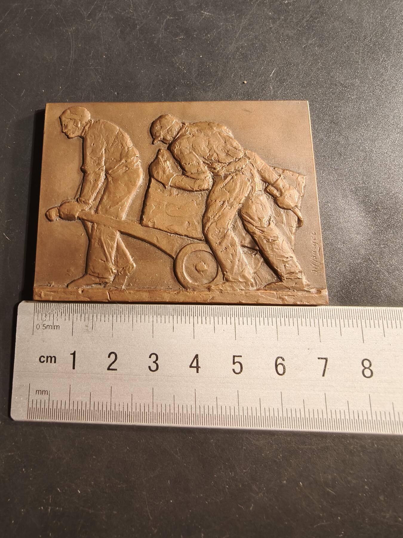 老王徽章第176期 法国鲁昂地区建筑和公共工程雇主协会方形大铜章     原盒     尺寸69×54mm     重量140g