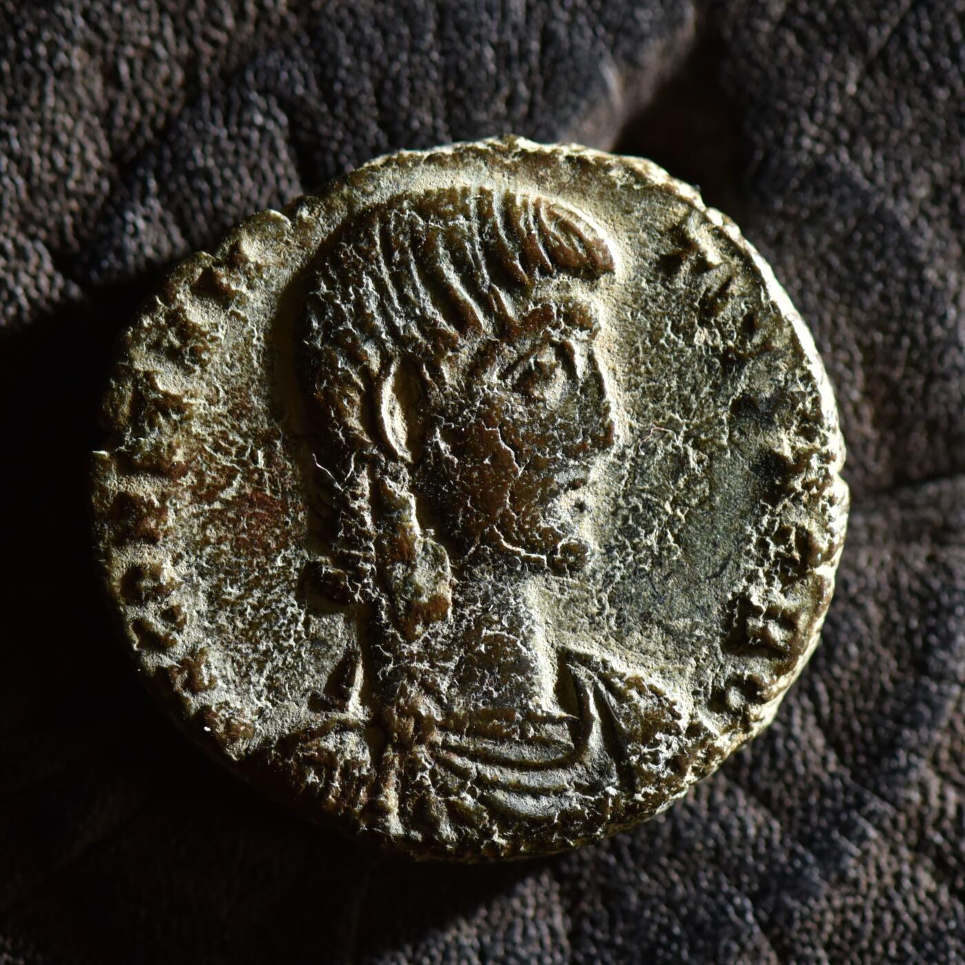 【良泉】【春节前最后一场】2月5日晚19.30点开拍！208组，本场结束后预存钱币的朋友请告知，将连同本场拍品一起邮寄，预祝诸位春节愉快！ 【百分币】公元350-355年【古罗马】君士坦提乌斯二世表弟——加卢斯，大铜币，6.17克