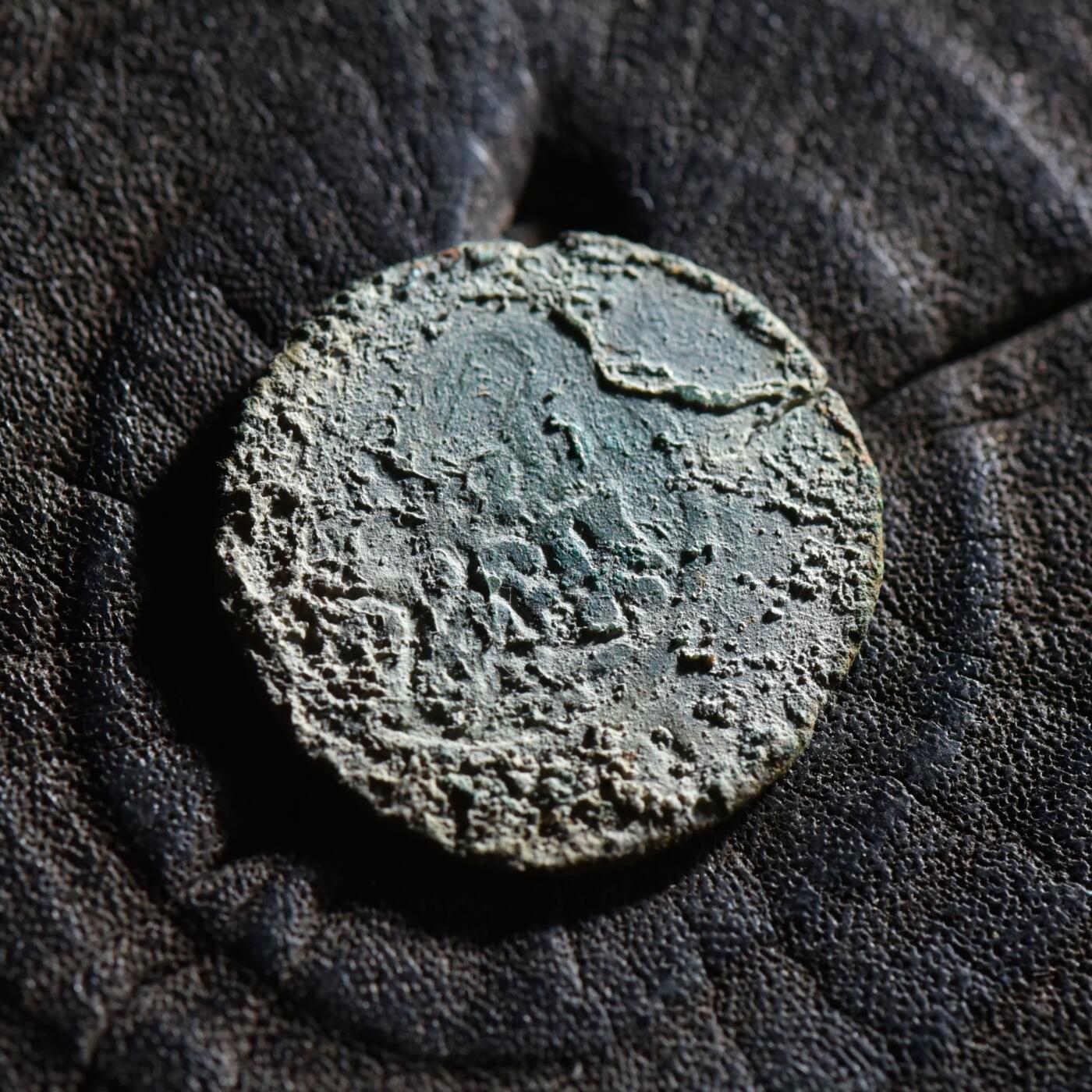 【良泉】【春节前最后一场】2月5日晚19.30点开拍！208组，本场结束后预存钱币的朋友请告知，将连同本场拍品一起邮寄，预祝诸位春节愉快！ 【美品】公元1241-1246年【蒙古】窝阔台汗，乃马真太后——脱列哥那，洗银铜质第尔汗，2.21克