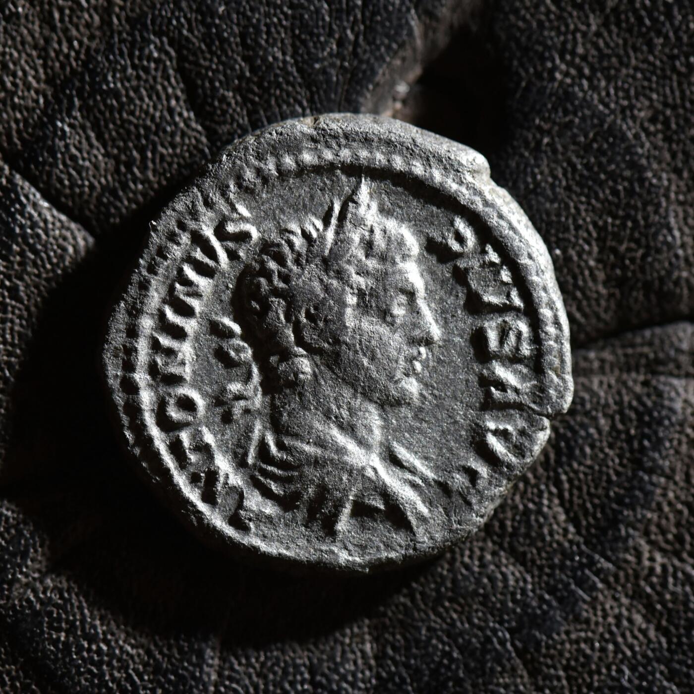 【良泉】【春节前最后一场】2月5日晚19.30点开拍！208组，本场结束后预存钱币的朋友请告知，将连同本场拍品一起邮寄，预祝诸位春节愉快！ 公元205年【古罗马】【暴君】卡拉卡拉，战神阿瑞斯（玛尔斯）第纳尔银币，3.08克