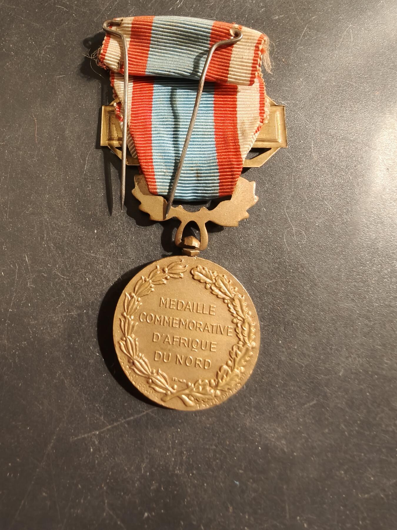 老王徽章第176期 法国北非安全行动战役奖章    阿尔及利亚勋条