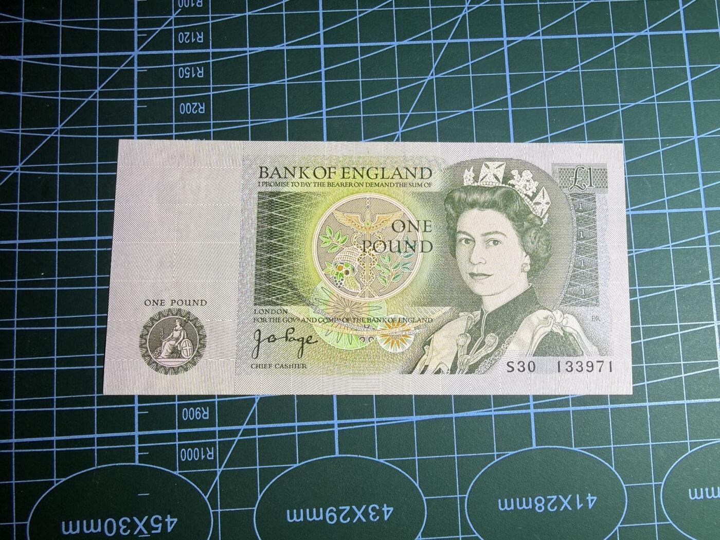 【炜奕收藏】，第五十六期，大不列颠专场 英国D序列1镑，UNC品相