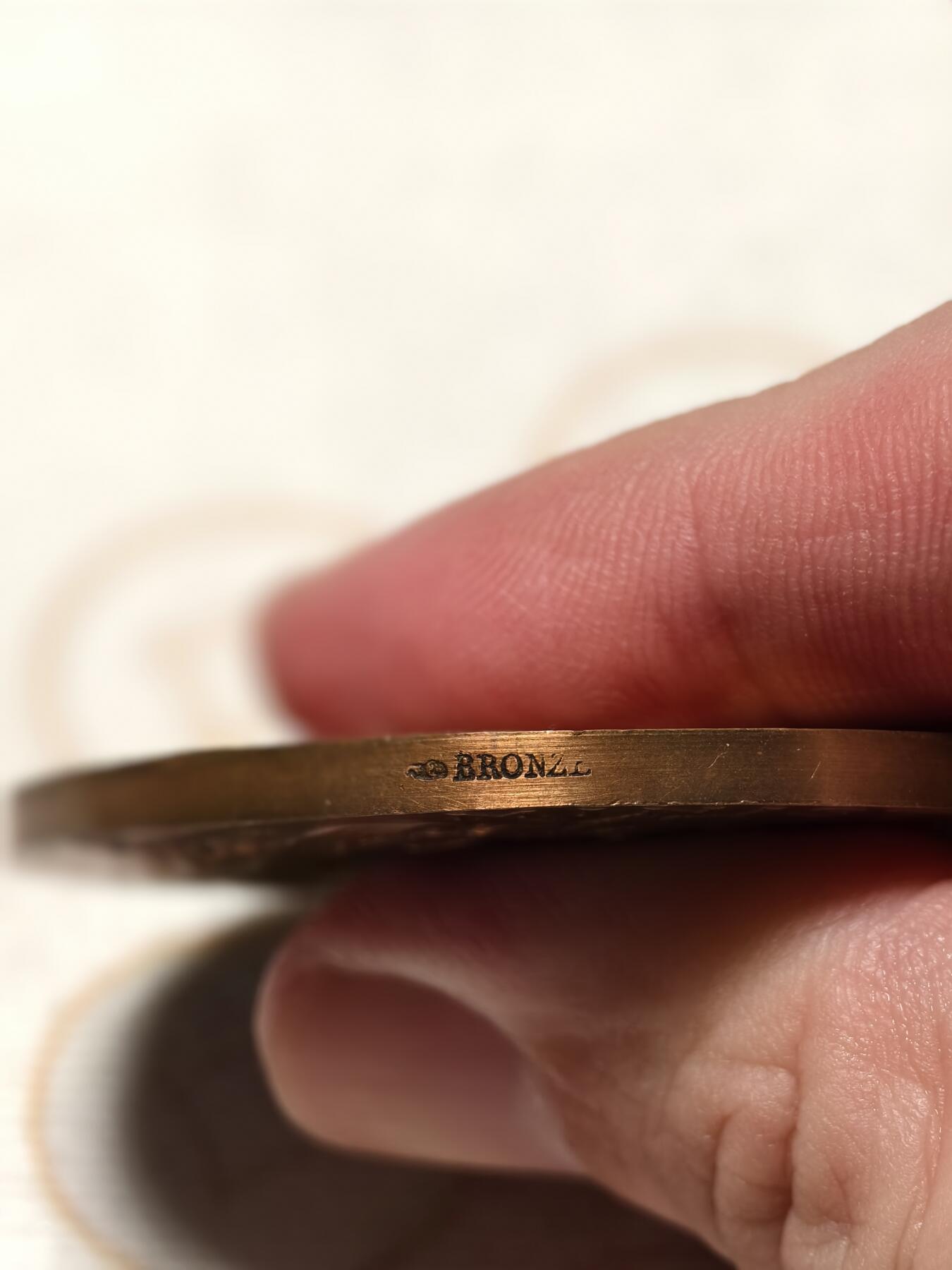 抚柳草堂-第七期章牌钱币 奖章勋章限时免佣 满百包邮 放漏专场 1925法国巴黎赛马竞赛镀金大铜章   直径50mm   重量64.2g    杜布瓦名作镀金细节漂亮  12点位置有改奖牌的支钉