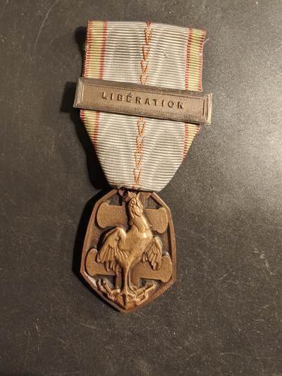 老王徽章第176期 - 法国二战纪念章   解放勋条