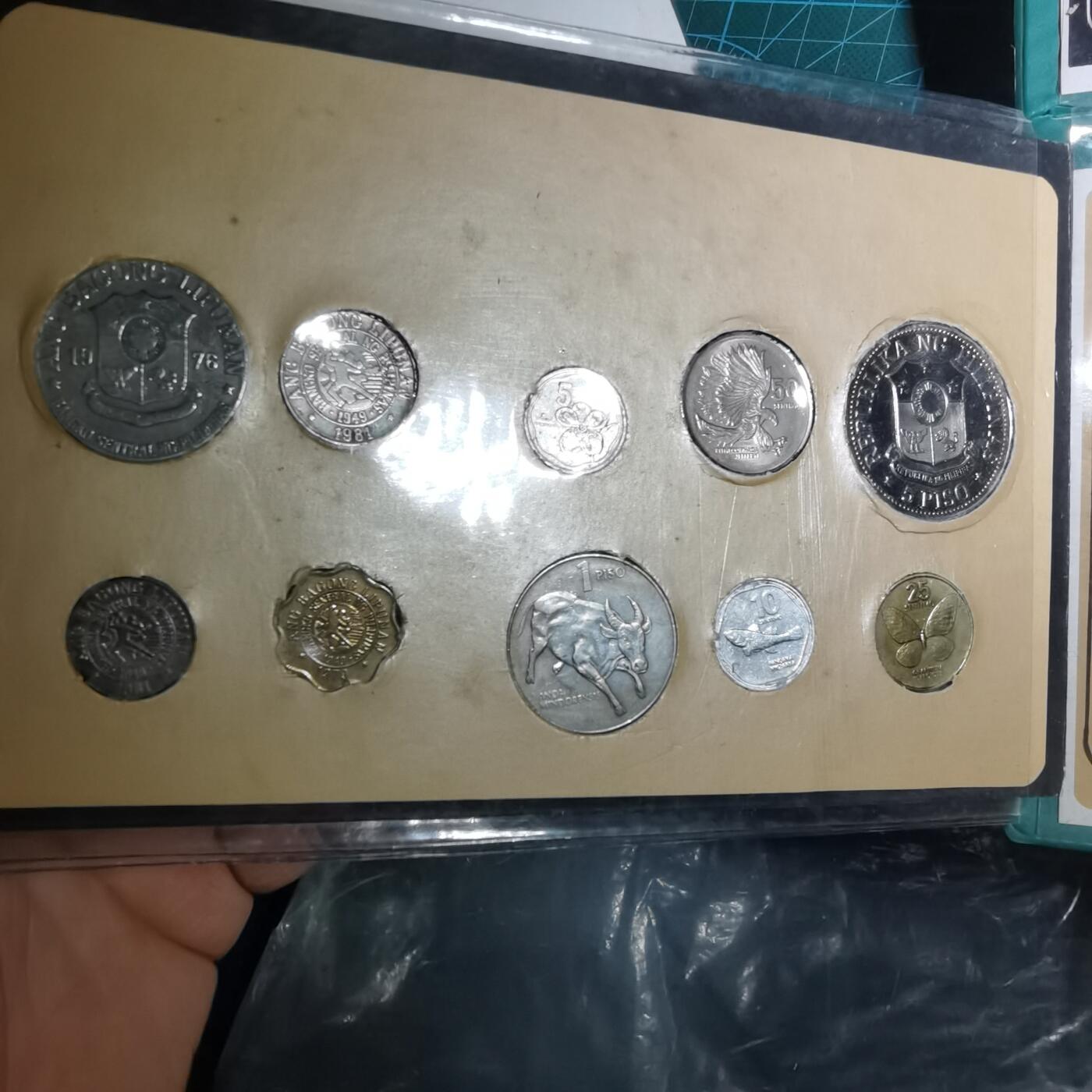 沼泽如烟--第956场 菲律宾邮票币册有裂