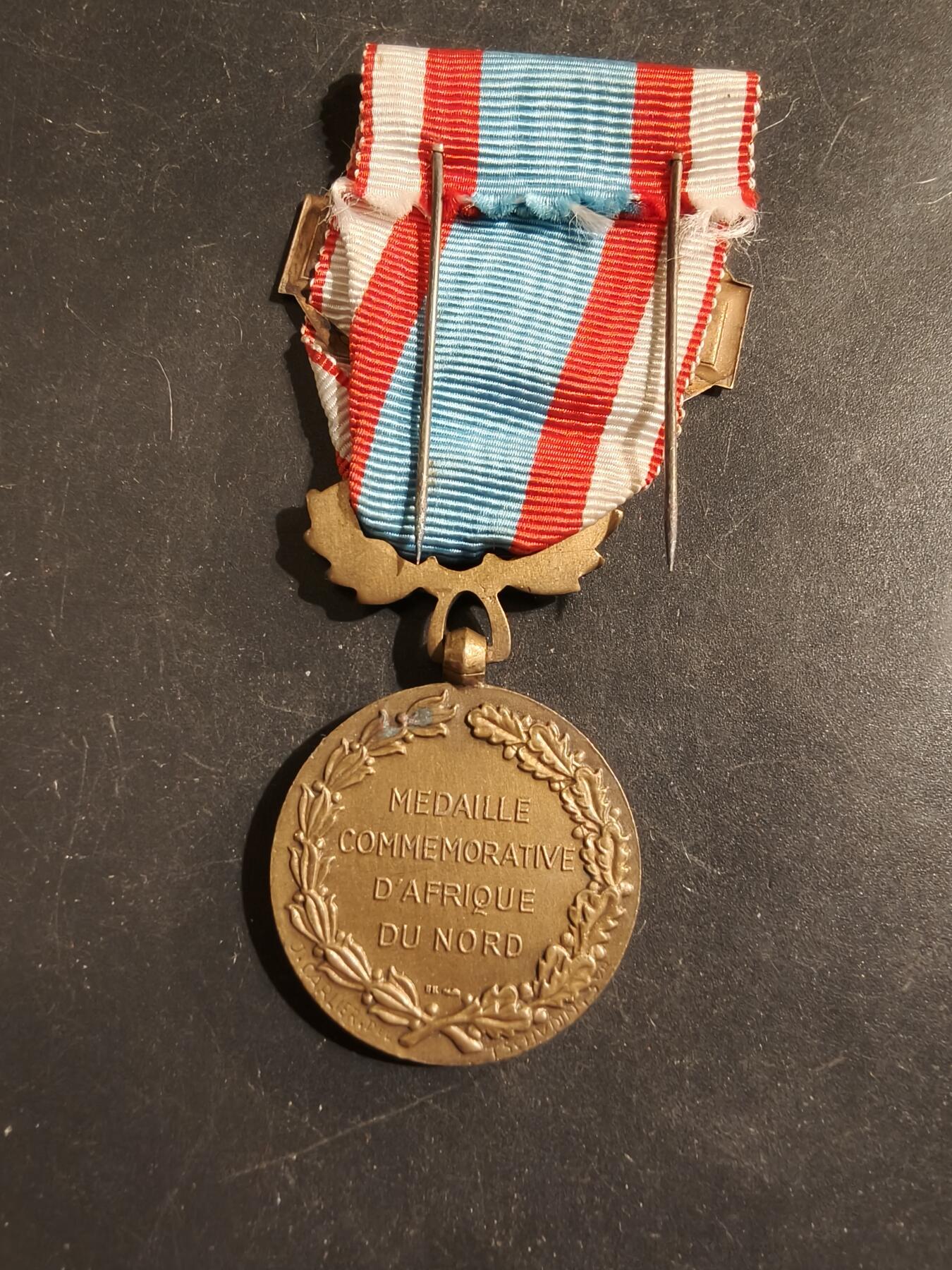 老王徽章第176期 法国北非安全行动战役奖章    阿尔及利亚勋条