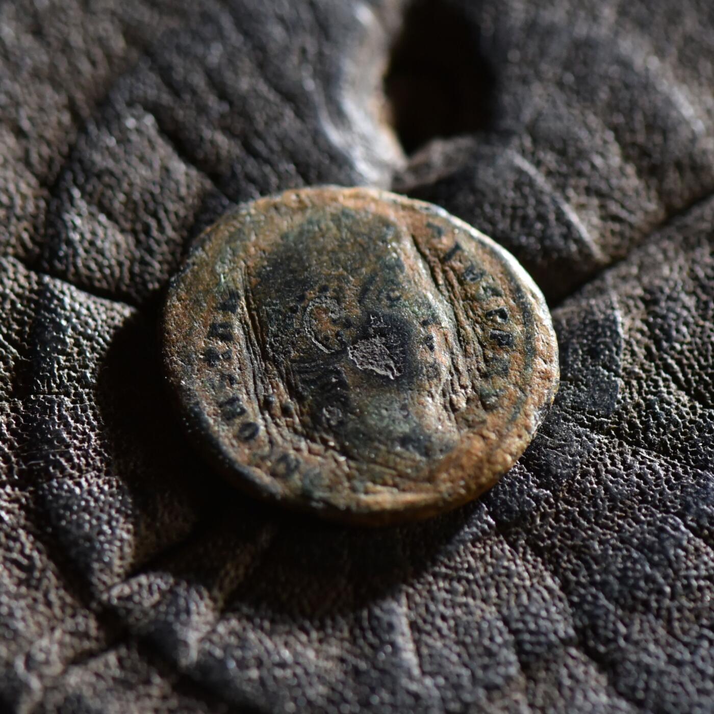 【良泉】【春节前最后一场】2月5日晚19.30点开拍！208组，本场结束后预存钱币的朋友请告知，将连同本场拍品一起邮寄，预祝诸位春节愉快！ 公元337-361年【古罗马】君士坦提乌斯二世“誓愿”铜币，1.42克