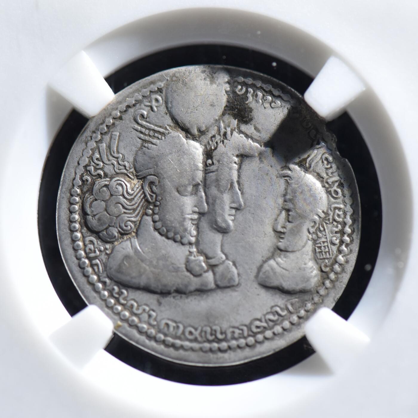 【良泉】【春节前最后一场】2月5日晚19.30点开拍！208组，本场结束后预存钱币的朋友请告知，将连同本场拍品一起邮寄，预祝诸位春节愉快！ 【藏家出品D】公元276-293年，波斯 萨珊帝国 瓦赫兰二世 国王、王后、王子“全家福” 一德拉克马 银币，4.03克