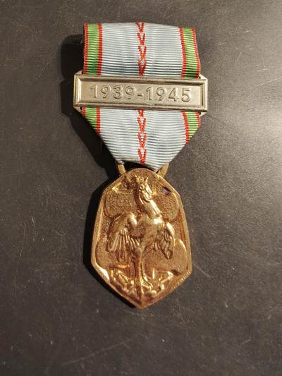 老王徽章第176期 - 法国二战纪念章   1939-45勋条