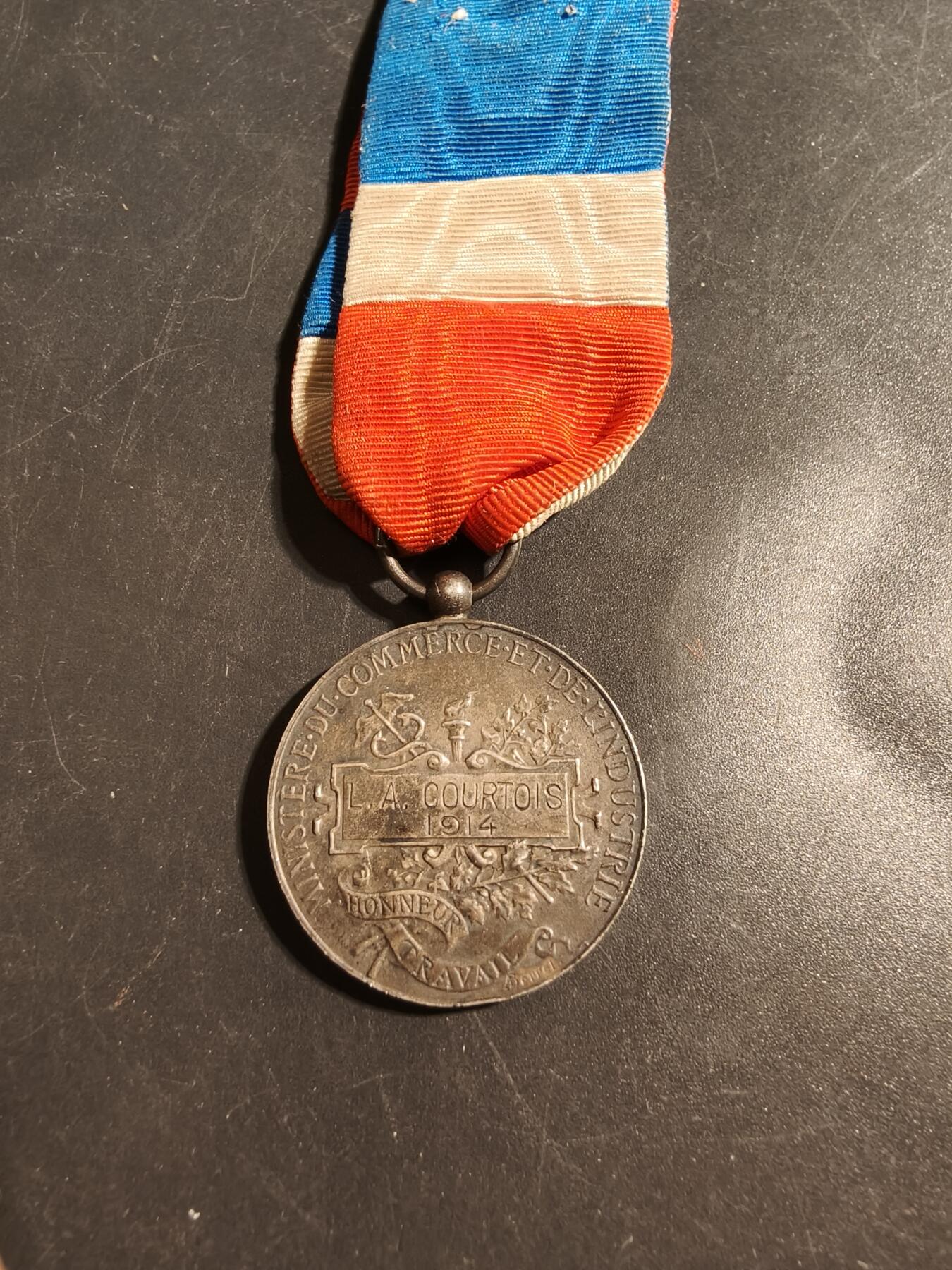 老王徽章第176期 法国银级劳工奖章    一战版本1914年    950银    12.3g