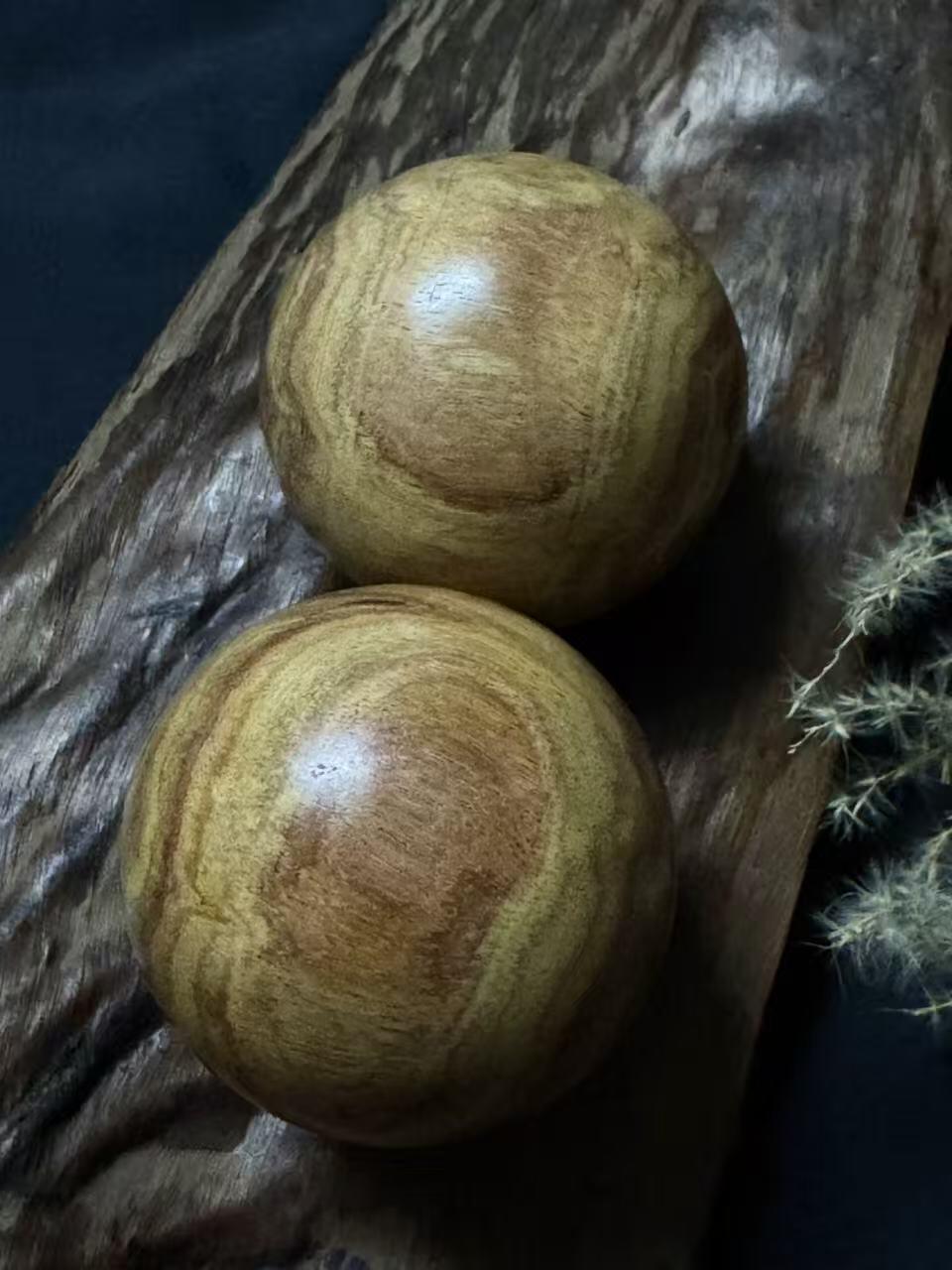 零元拍：  海南黄花梨超大大手球一对，尺寸：55MM