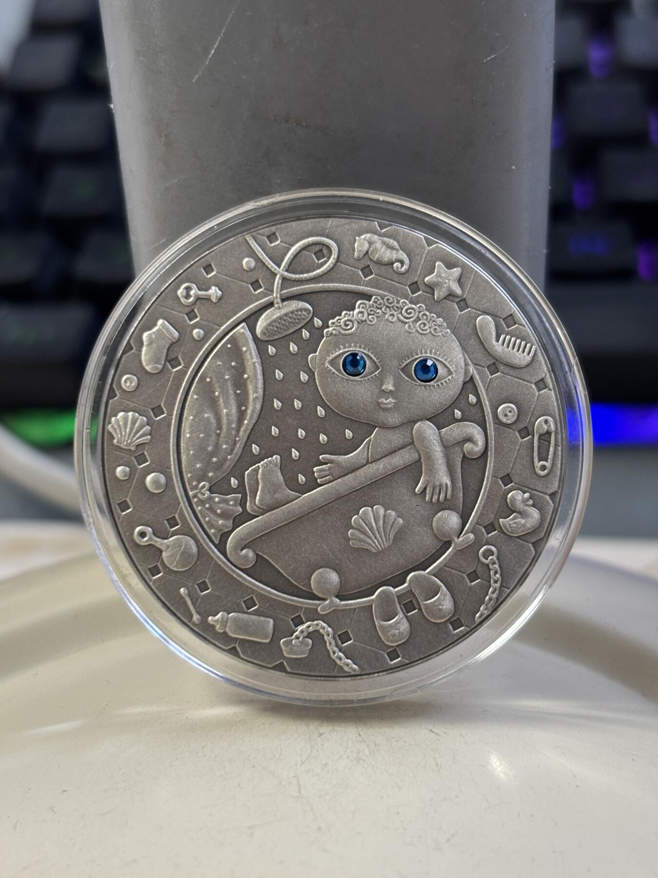 第187期拍卖 白俄罗斯2009年十二星座系列水瓶座镶嵌皓石银币，925银，28.28克，发行25000枚