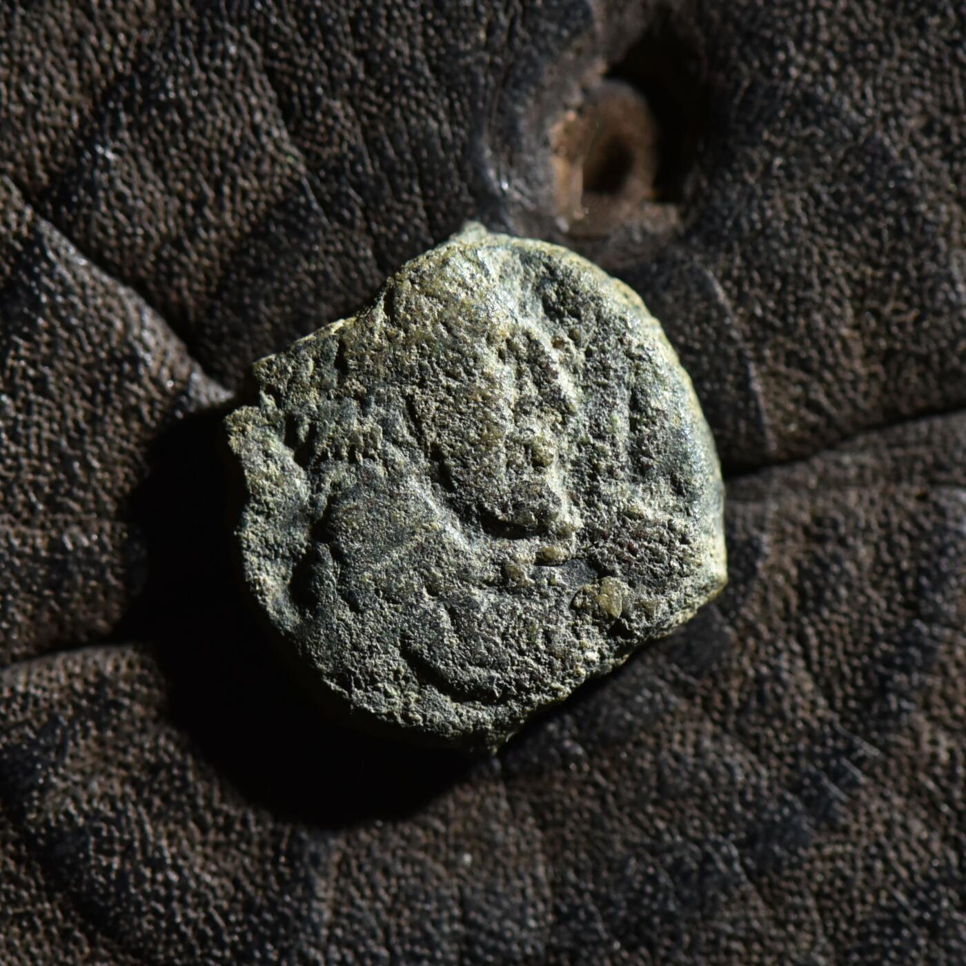 【良泉】【春节前最后一场】2月5日晚19.30点开拍！208组，本场结束后预存钱币的朋友请告知，将连同本场拍品一起邮寄，预祝诸位春节愉快！ 公元前9-40年【纳巴泰王国】《圣经》中记载的阿雷塔斯四世发行的铜币，正面为阿雷塔斯四世单人头像，背面为阿拉米文。2.57克