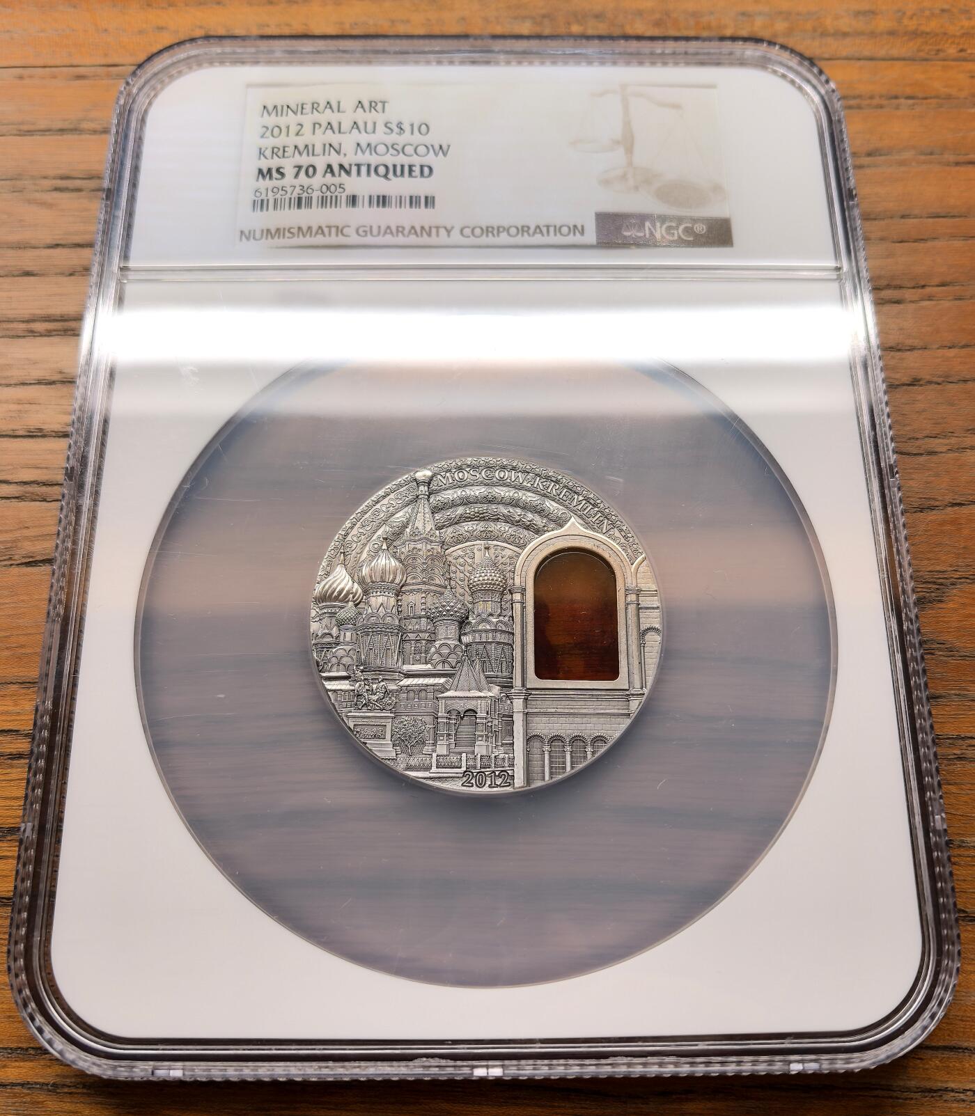 凡希社世界钱币微拍第三百十八期 2012帕劳矿物艺术—克里姆林宫10元仿古大银NGC-MS70，天然矿物镶嵌，顶级品相。
