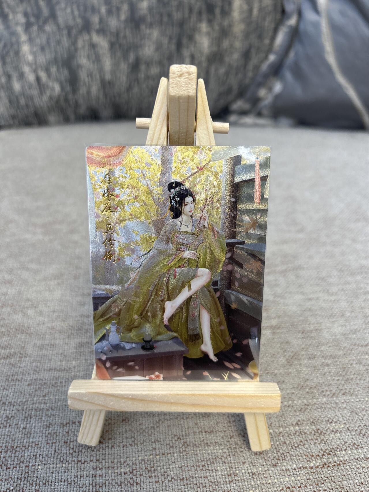 喜灰玩卡拍卖第三期限时免佣金，接代拍，免佣金帮卡友们拍卖，欢迎送拍，释放现金流，让自己有资金可以购买更多喜欢的卡牌，让别的卡友能淘到更多心仪的卡牌 兰心绘马伶俐原色➕异色折光粗闪卡各一张