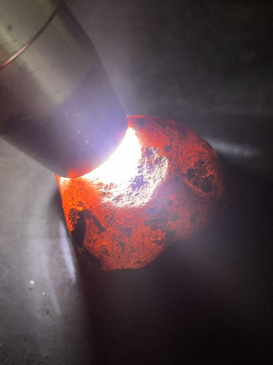 精美铁皮开窗料南红玛瑙原石一颗，