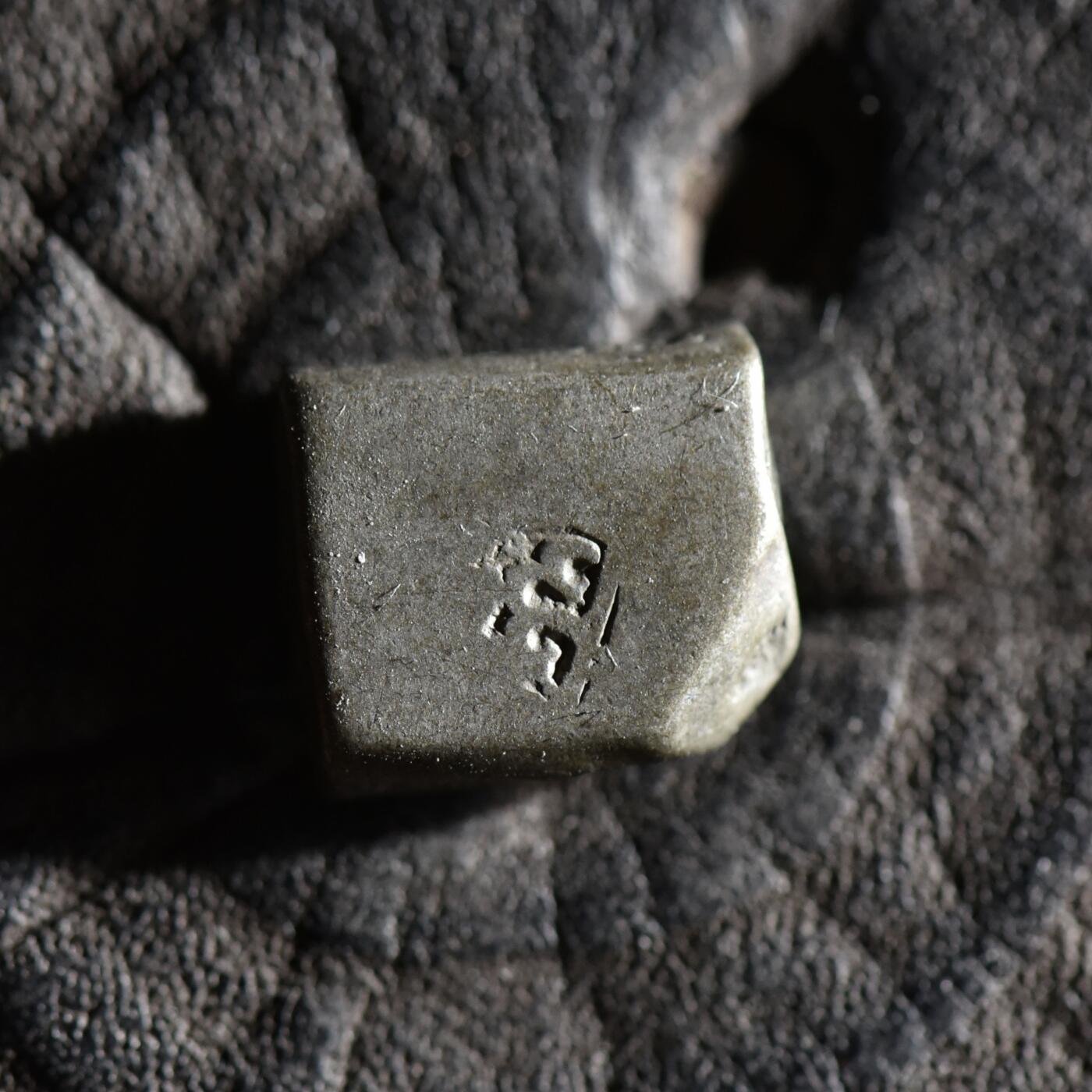 【良泉】【春节前最后一场】2月5日晚19.30点开拍！208组，本场结束后预存钱币的朋友请告知，将连同本场拍品一起邮寄，预祝诸位春节愉快！ 公元前3世纪【古印度】孔雀王朝【阿育王】佛教三大护法王之一， 1卡夏帕银币，3.32克