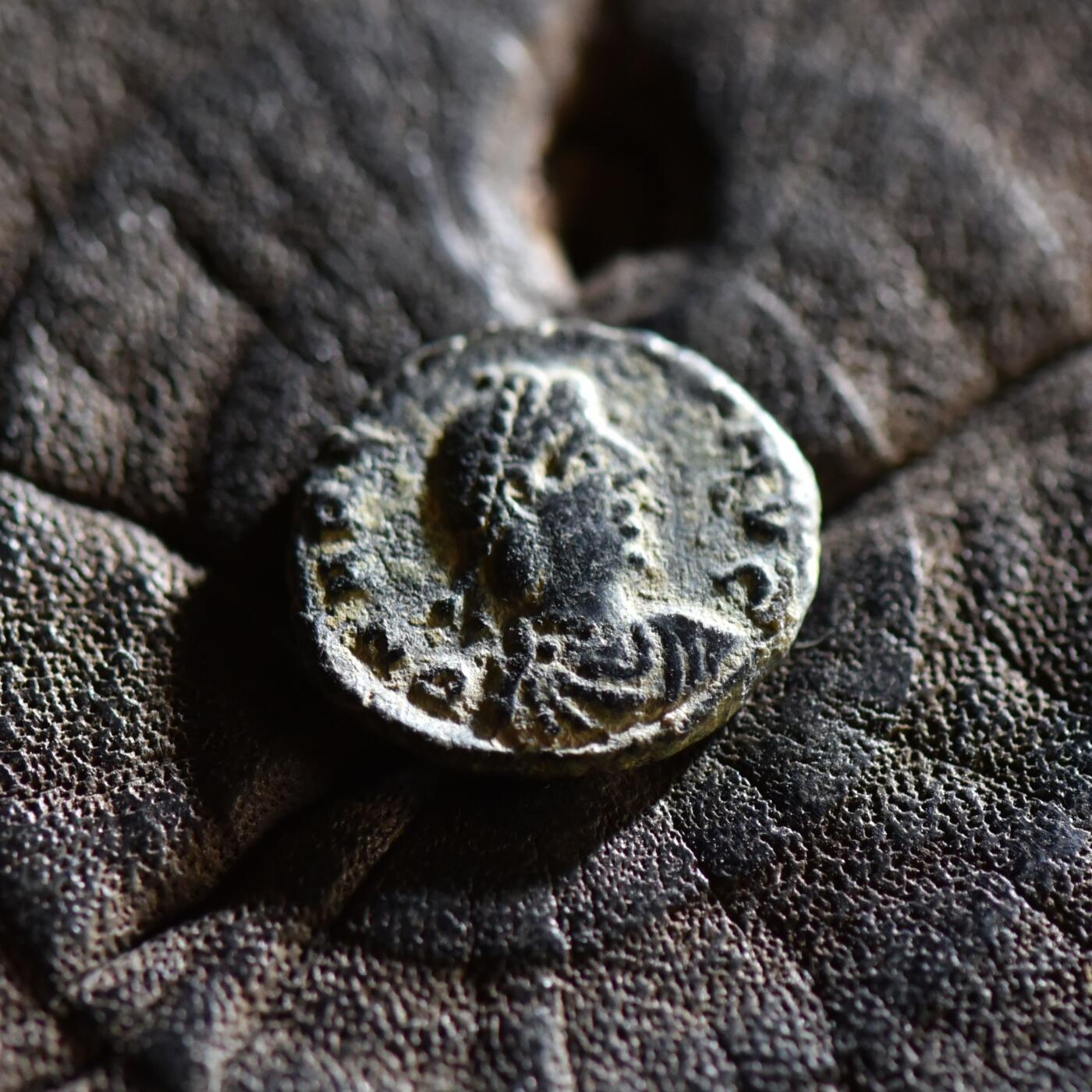 【良泉】【春节前最后一场】2月5日晚19.30点开拍！208组，本场结束后预存钱币的朋友请告知，将连同本场拍品一起邮寄，预祝诸位春节愉快！ 公元395-408年【古罗马】东罗马帝国首位皇帝-阿尔卡狄乌斯，胜利女神，微型铜币，1.32克