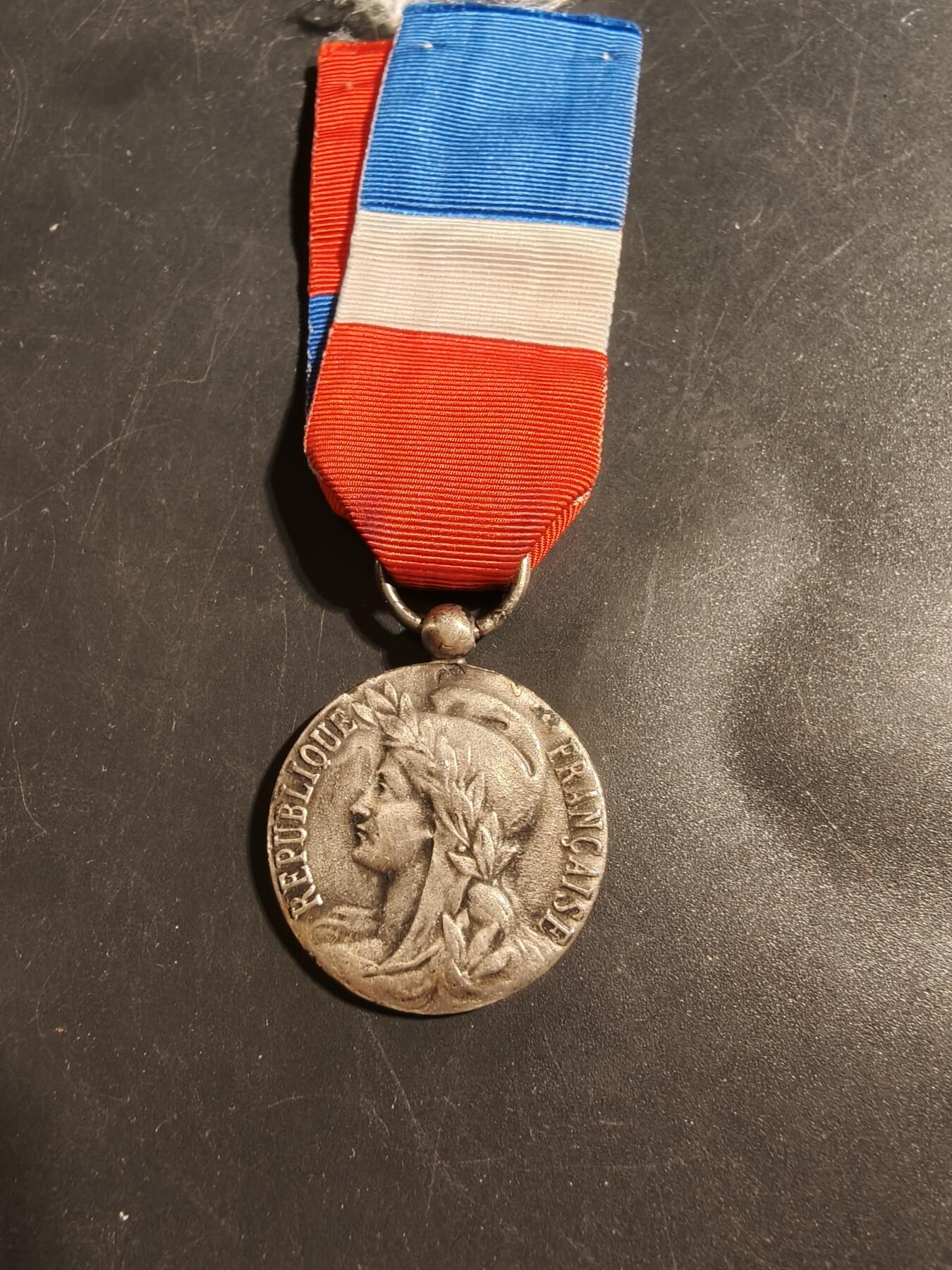 老王徽章第176期 法国银级劳动荣誉奖章   800银螃蟹标    少见版本    12.2g