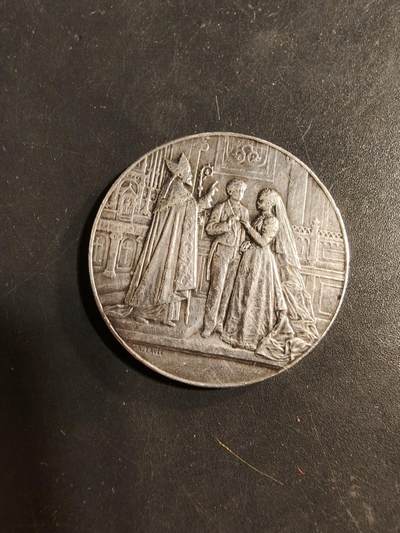 老王徽章第176期 - 法国婚礼银章   950银带边铭背铭   1899年    直径30mm    重量10.9g