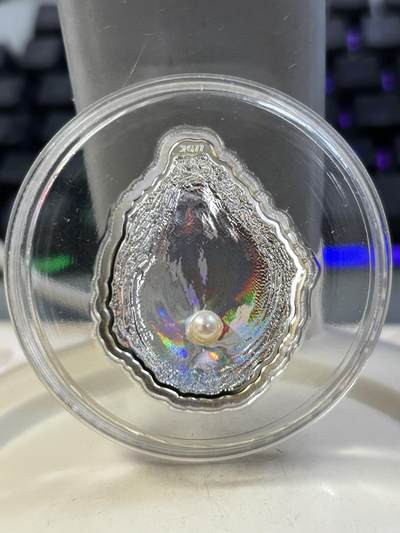 第187期拍卖 - 获奖帕劳2011年玉蚌含珠镶嵌珍珠异形纪念银币，25克，925银，发行2500枚