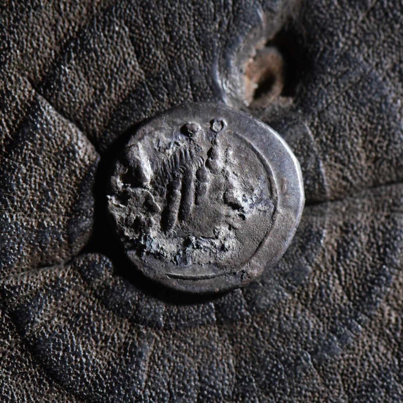 【良泉】【春节前最后一场】2月5日晚19.30点开拍！208组，本场结束后预存钱币的朋友请告知，将连同本场拍品一起邮寄，预祝诸位春节愉快！ 【极美品】公元100-120年【南阿拉伯半岛】萨巴和希木叶尔王国，阿姆丹王，1标准银币，1.46克