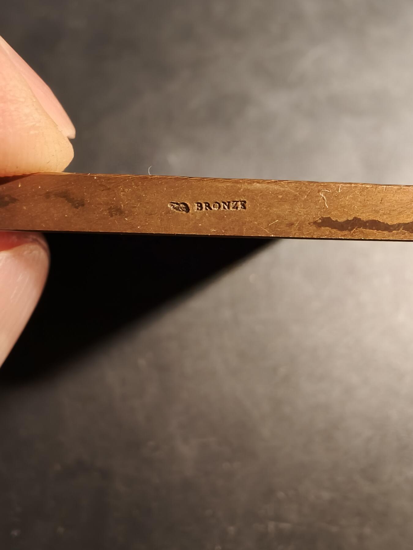 老王徽章第176期 法国鲁昂地区建筑和公共工程雇主协会方形大铜章     原盒     尺寸69×54mm     重量140g