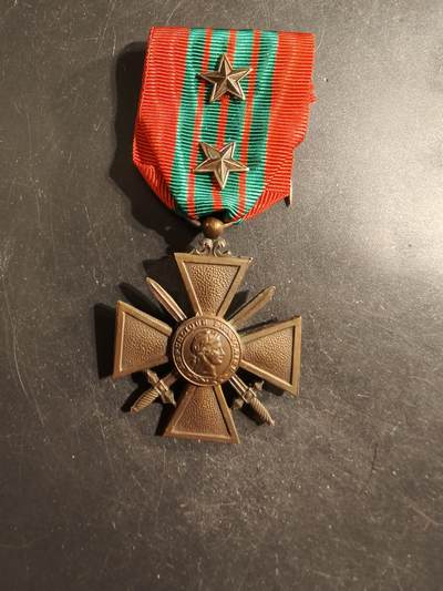 老王徽章第176期 - 法国1939战争十字奖章    2颗铜星勋饰