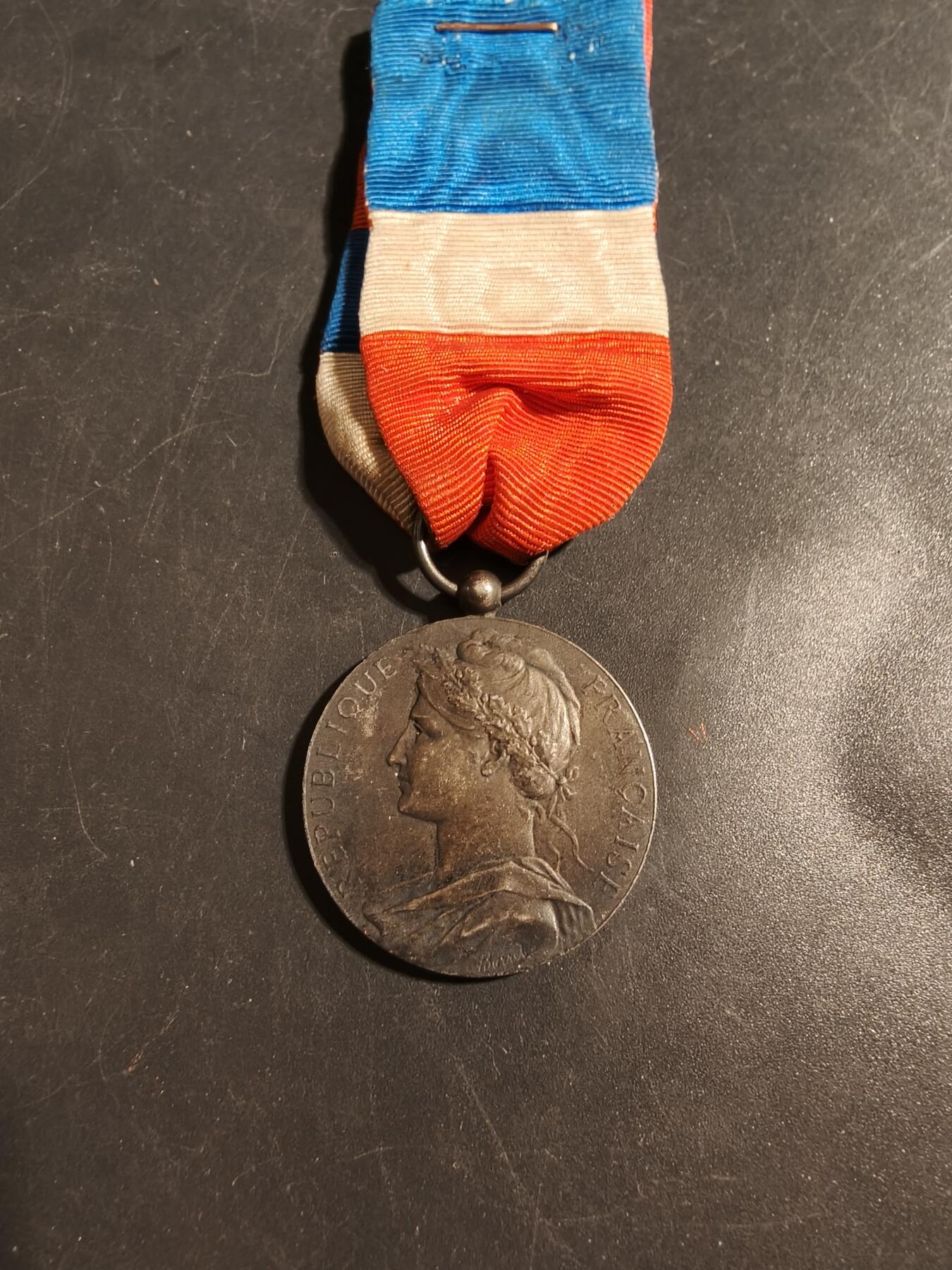 老王徽章第176期 法国银级劳工奖章    一战版本1914年    950银    12.3g