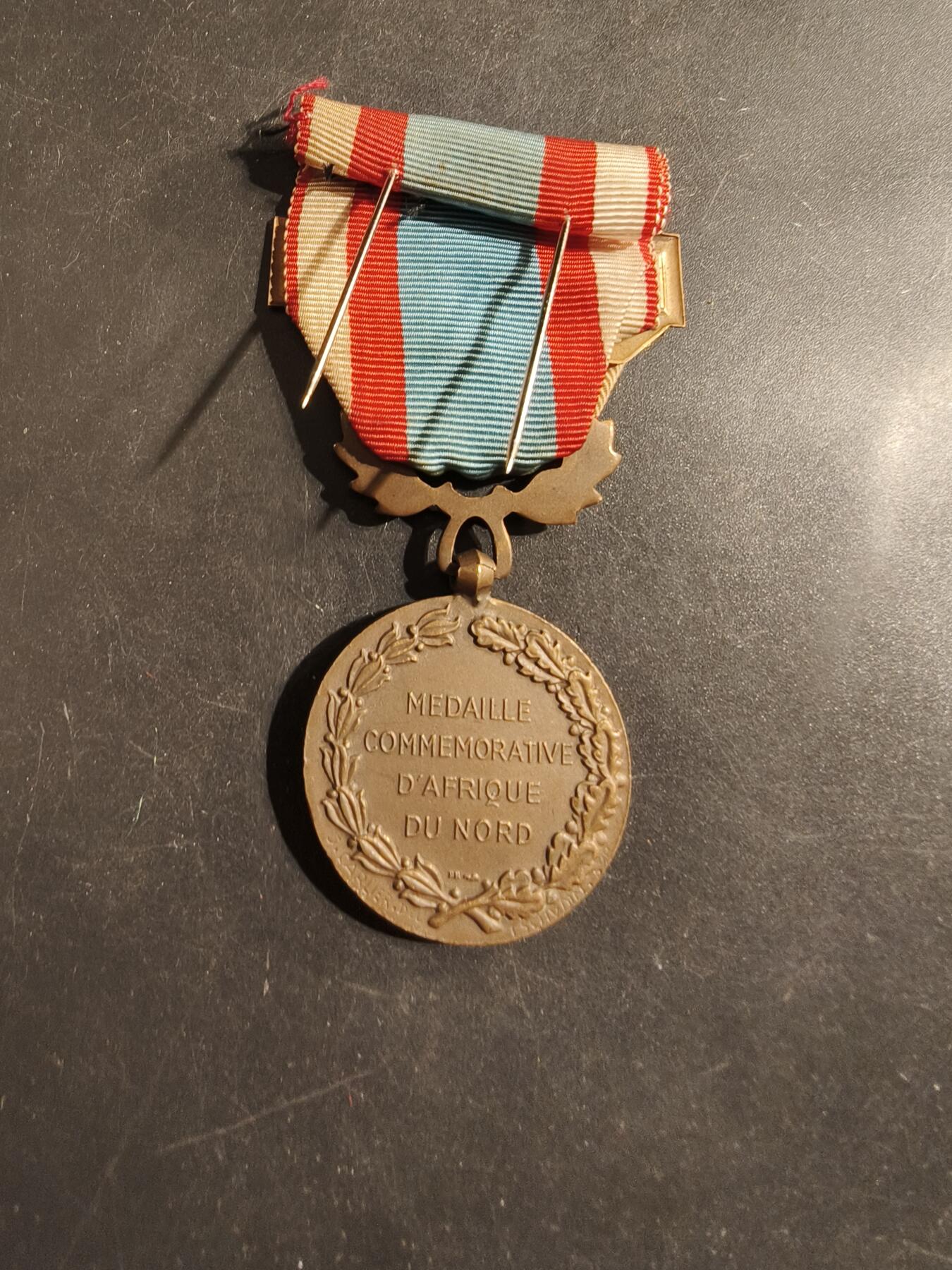 老王徽章第176期 法国北非安全行动战役奖章    阿尔及利亚勋条