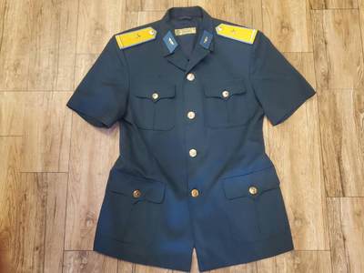 韵星假日拍卖第三十六期 -- Rimey Holidays Auction 36 - 越南社会主义共和国空军少尉夏季常服 带肩章领章 非常齐全保存很好 少见军种
