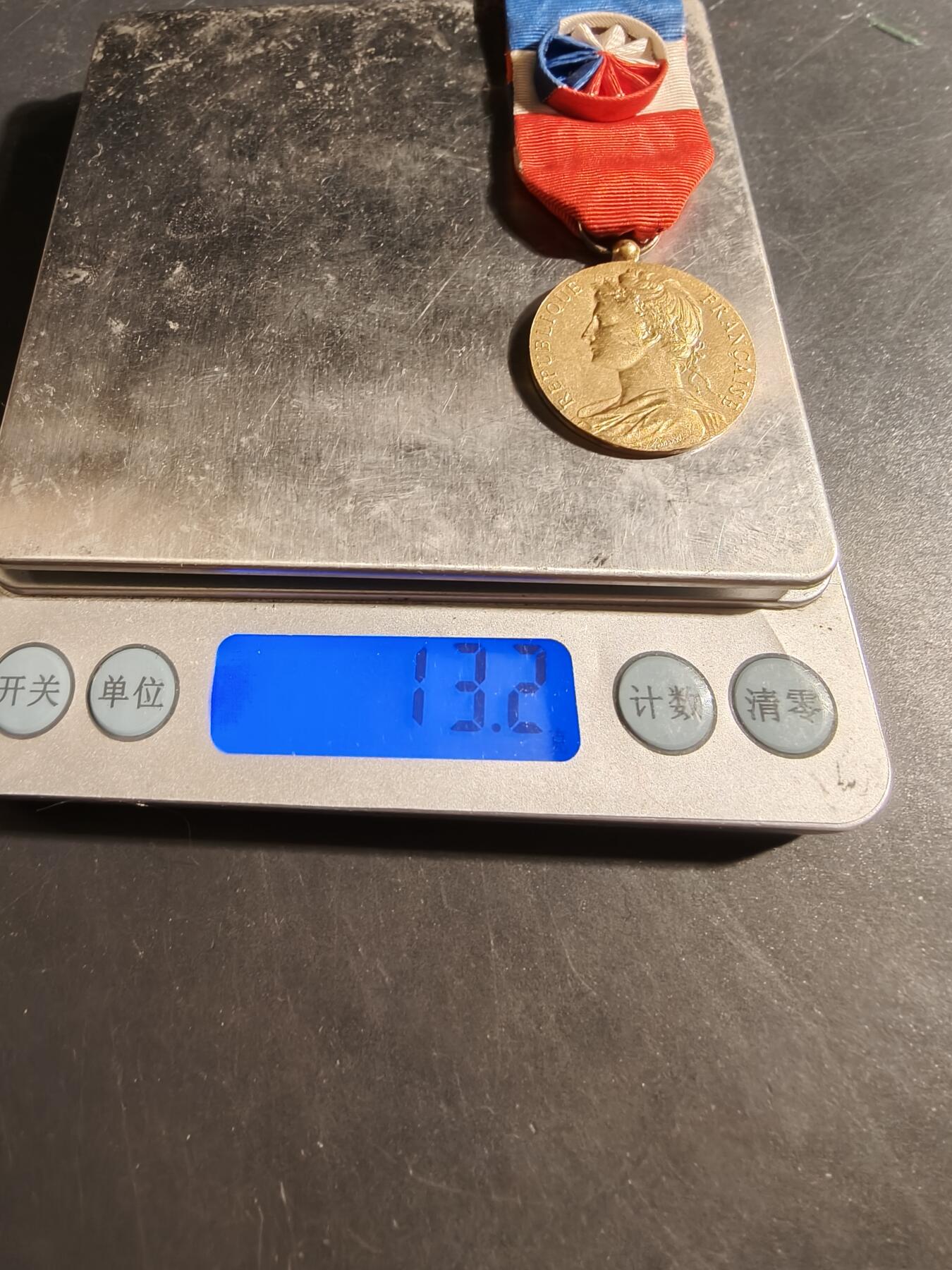 老王徽章第176期 法国金级劳工奖章   1964年    950银镀金     13.2g