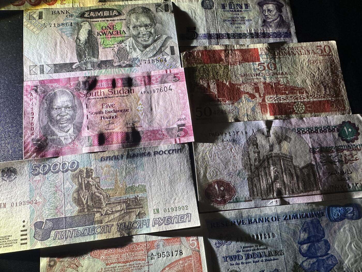 《外钞收藏家》第六百零一期（畅拍场）（本平台长期征集拍品、欢迎藏友们联系合作） 斯洛伐克、德国、赞比亚、南苏丹、俄罗斯等10张一起 非全新 品相如图