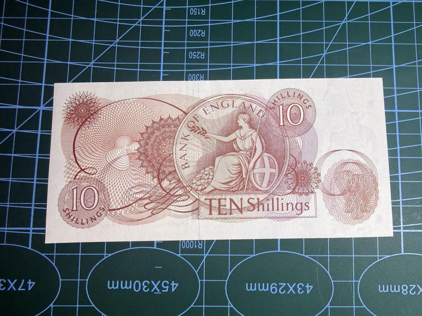 【炜奕收藏】，第五十六期，大不列颠专场 英国C序列10先令，UNC品相