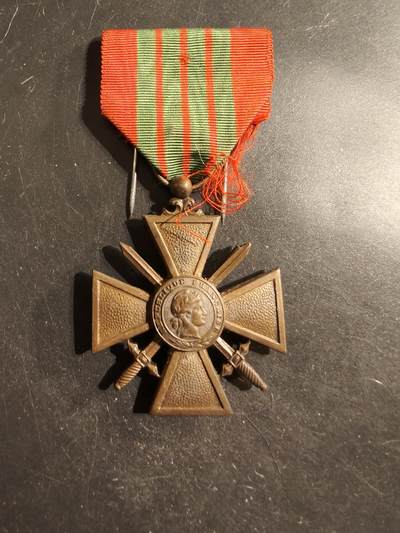 老王徽章第176期 - 法国1939战争十字奖章
