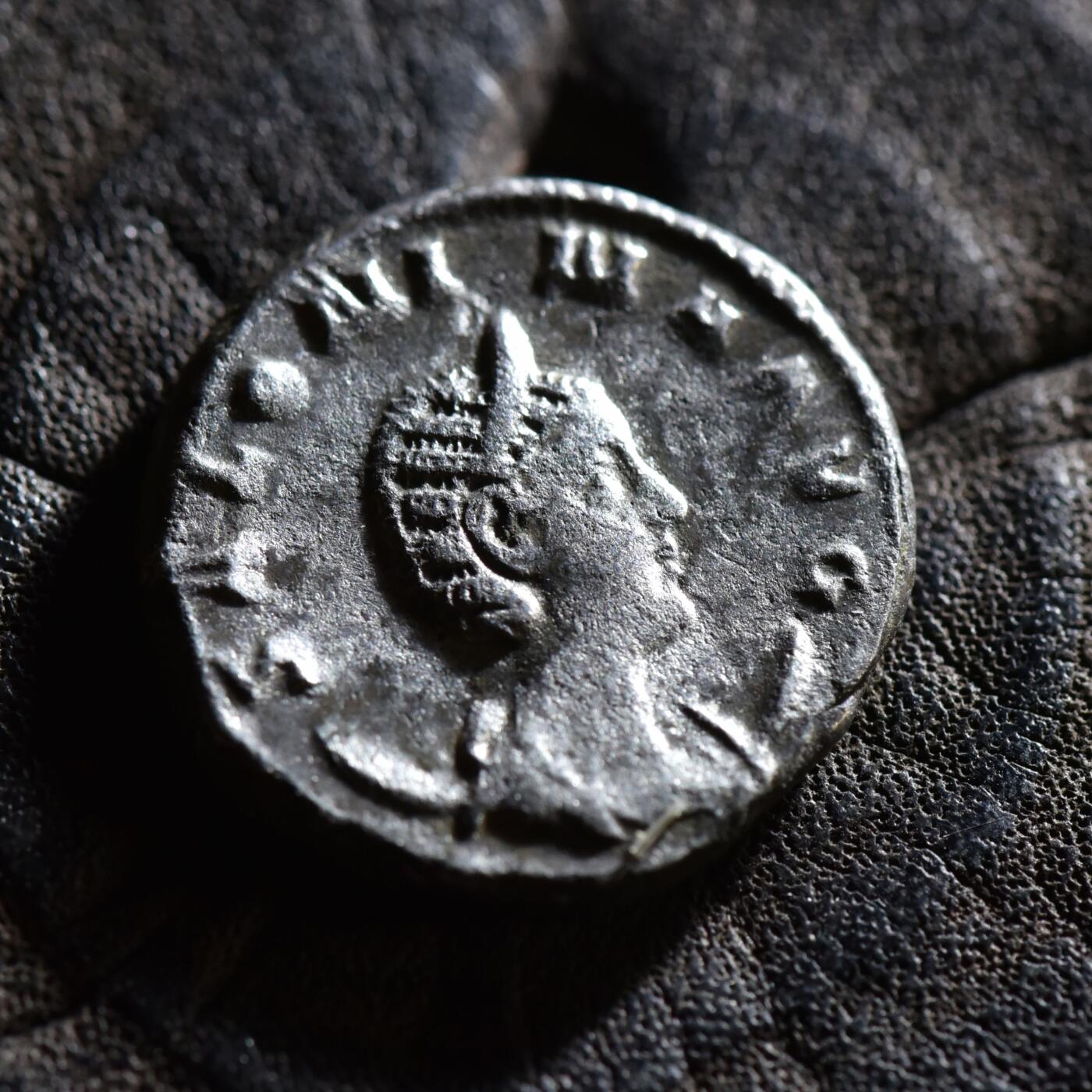 【良泉】【春节前最后一场】2月5日晚19.30点开拍！208组，本场结束后预存钱币的朋友请告知，将连同本场拍品一起邮寄，预祝诸位春节愉快！ 【超重版】公元255-258年【古罗马】加里恩努斯的皇后——萨洛妮娜发行，背天后朱诺，铭文IVNO REGINA，安敦尼银币，5.08克