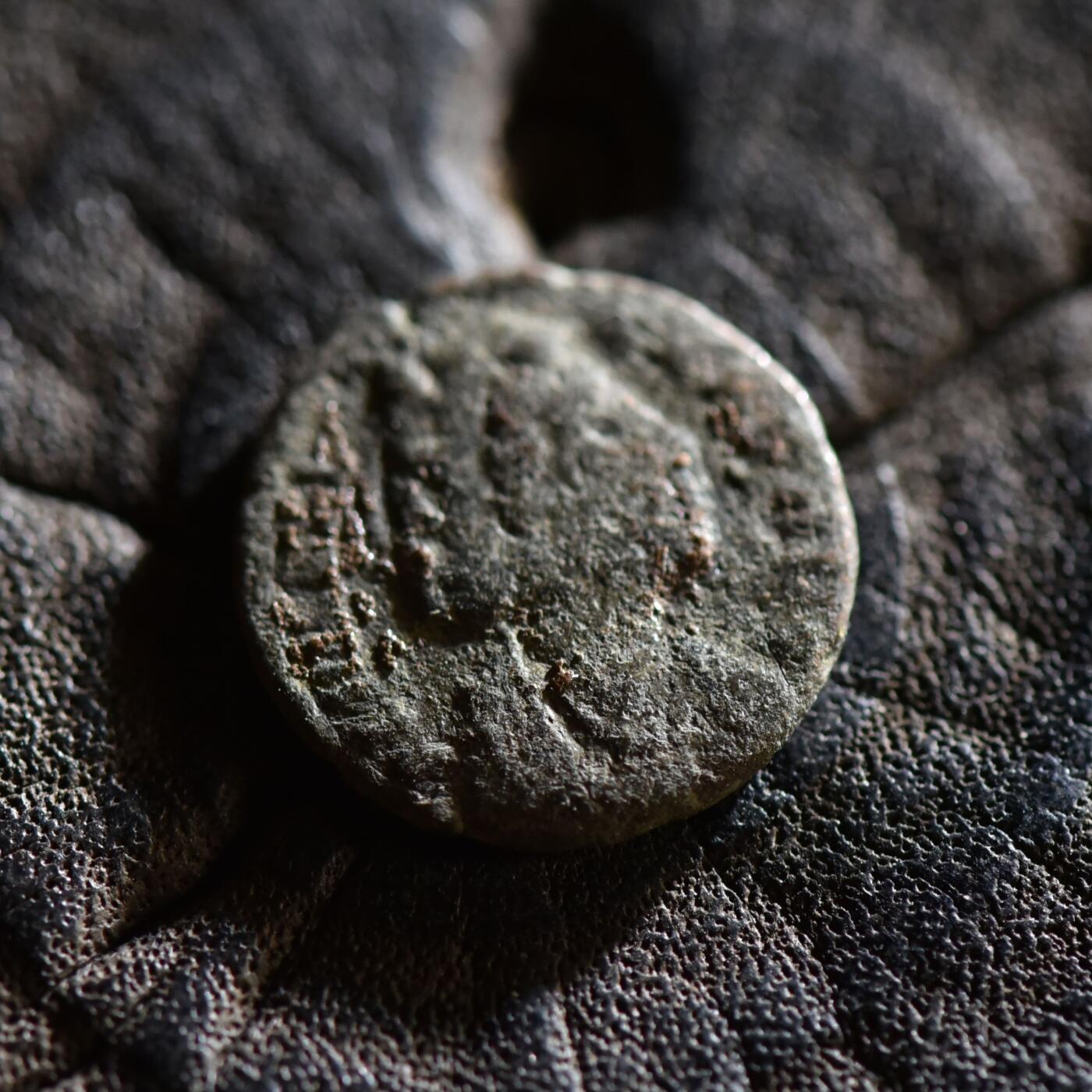 【良泉】【春节前最后一场】2月5日晚19.30点开拍！208组，本场结束后预存钱币的朋友请告知，将连同本场拍品一起邮寄，预祝诸位春节愉快！ 【罕见】公元337-340年【古罗马】君士坦丁大帝之母——圣海伦娜，背和平女神派克斯，1.66克