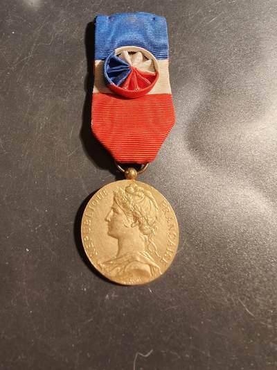 老王徽章第176期 - 法国金级劳工奖章   1964年    950银镀金     13.2g