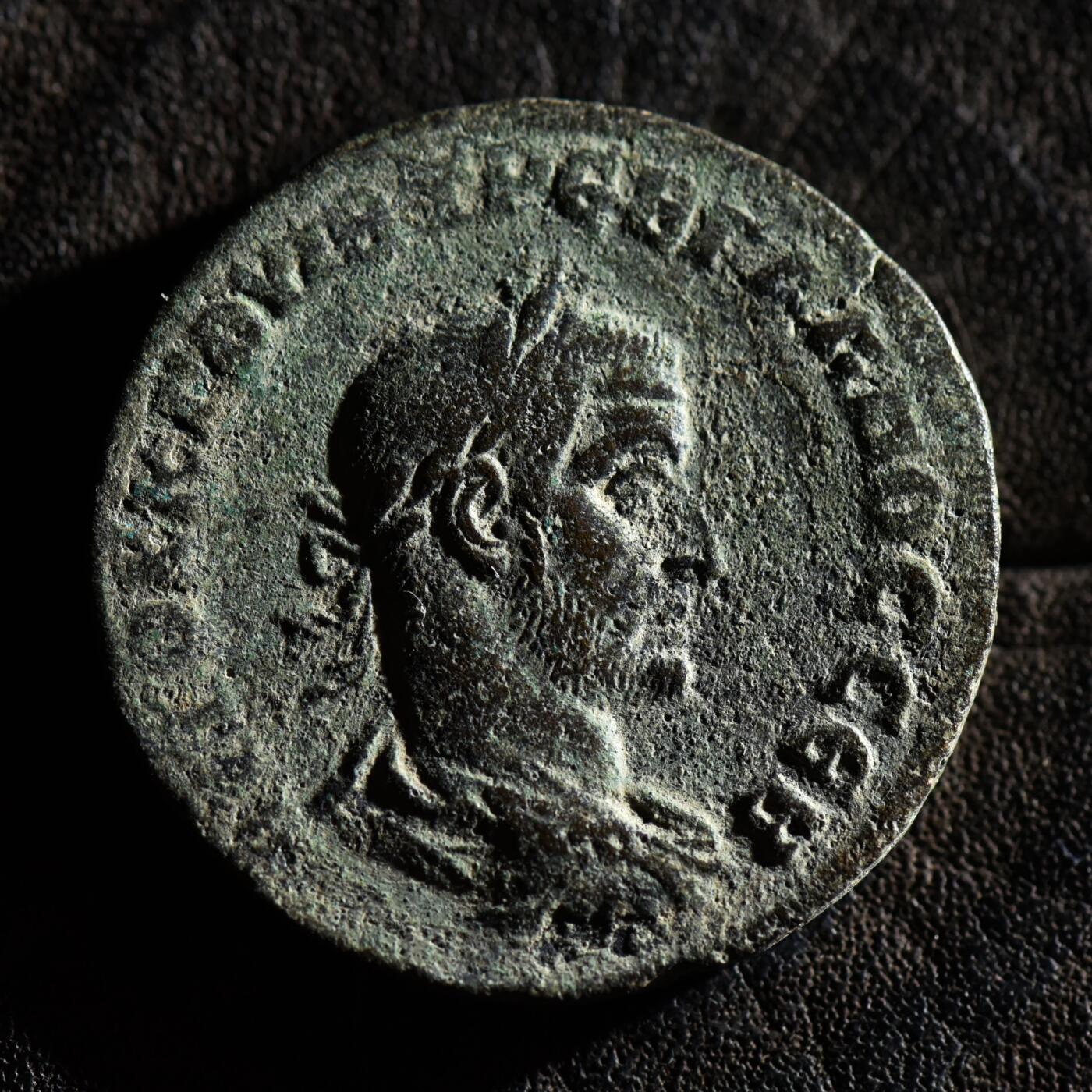 【良泉】【春节前最后一场】2月5日晚19.30点开拍！208组，本场结束后预存钱币的朋友请告知，将连同本场拍品一起邮寄，预祝诸位春节愉快！ 【极美品】15.86克，公元251年-253年【古罗马·行省】叙利亚行省-安条克城，加卢斯，八埃萨雷斯大铜币