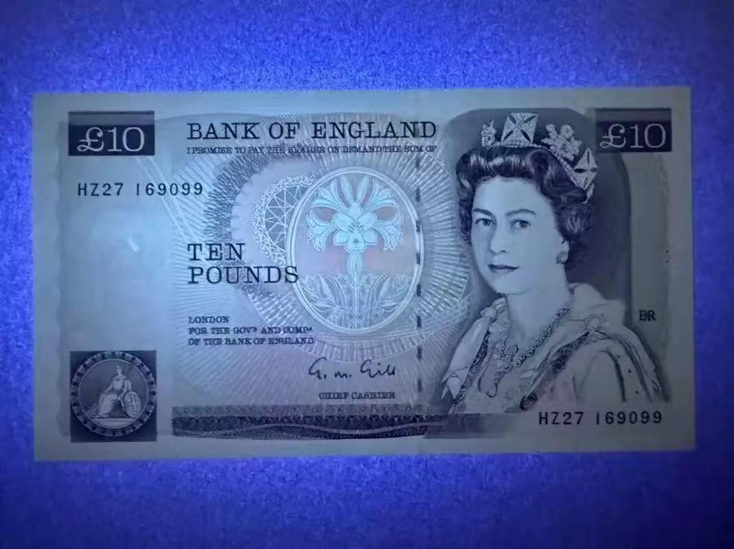 【礼羽收藏】🌏世界钱币拍卖第119期 英国D序列 1988-91年10镑 UNC 青年女王和南丁格尔 备注：正面中间上方有压痕。