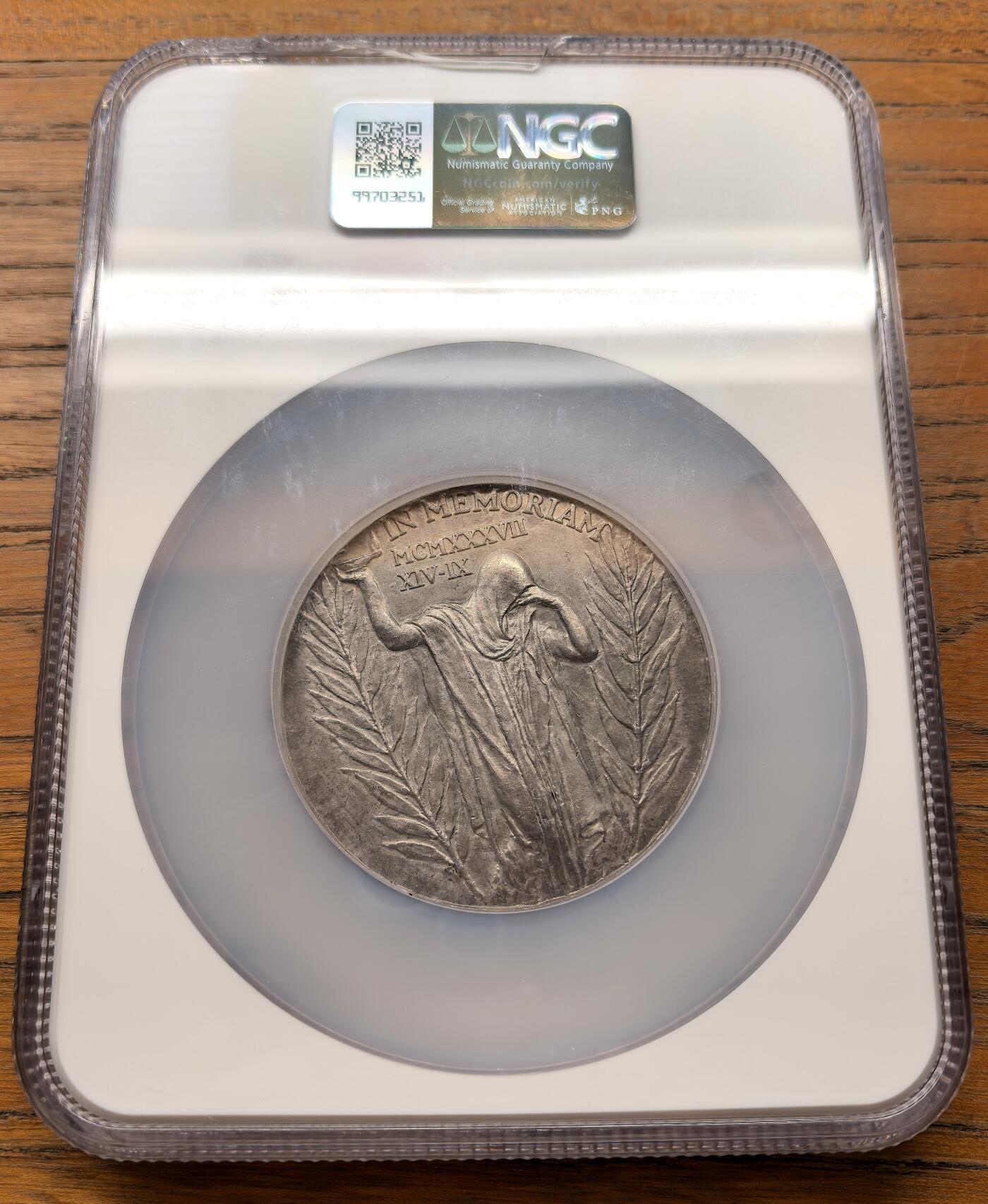 凡希社世界钱币微拍第三百十八期 1937捷克斯洛伐克纪念首任总统托马斯·马萨里克逝世大银章NGC-MS62，罕见品种！