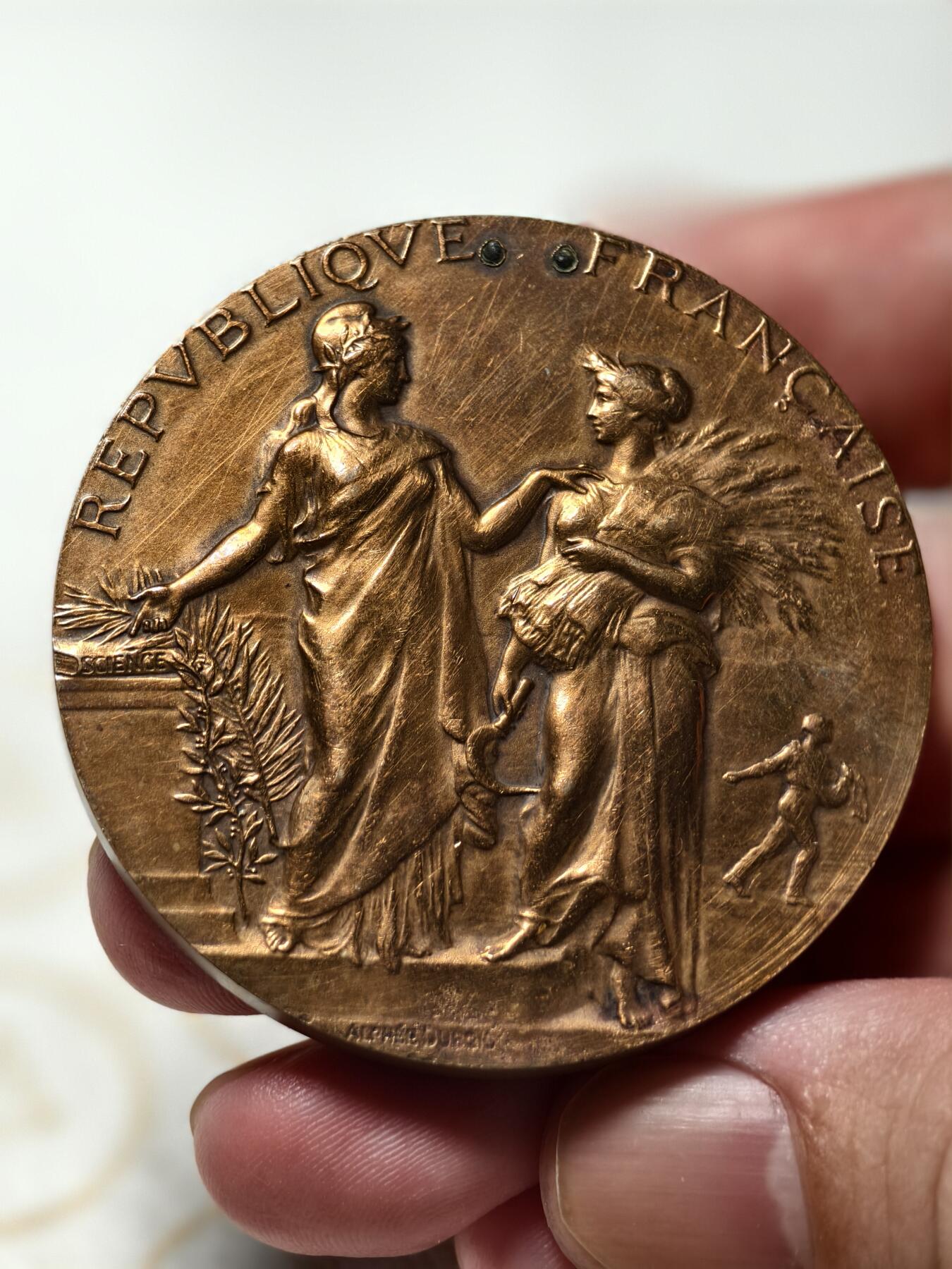 抚柳草堂-第七期章牌钱币 奖章勋章限时免佣 满百包邮 放漏专场 1925法国巴黎赛马竞赛镀金大铜章   直径50mm   重量64.2g    杜布瓦名作镀金细节漂亮  12点位置有改奖牌的支钉