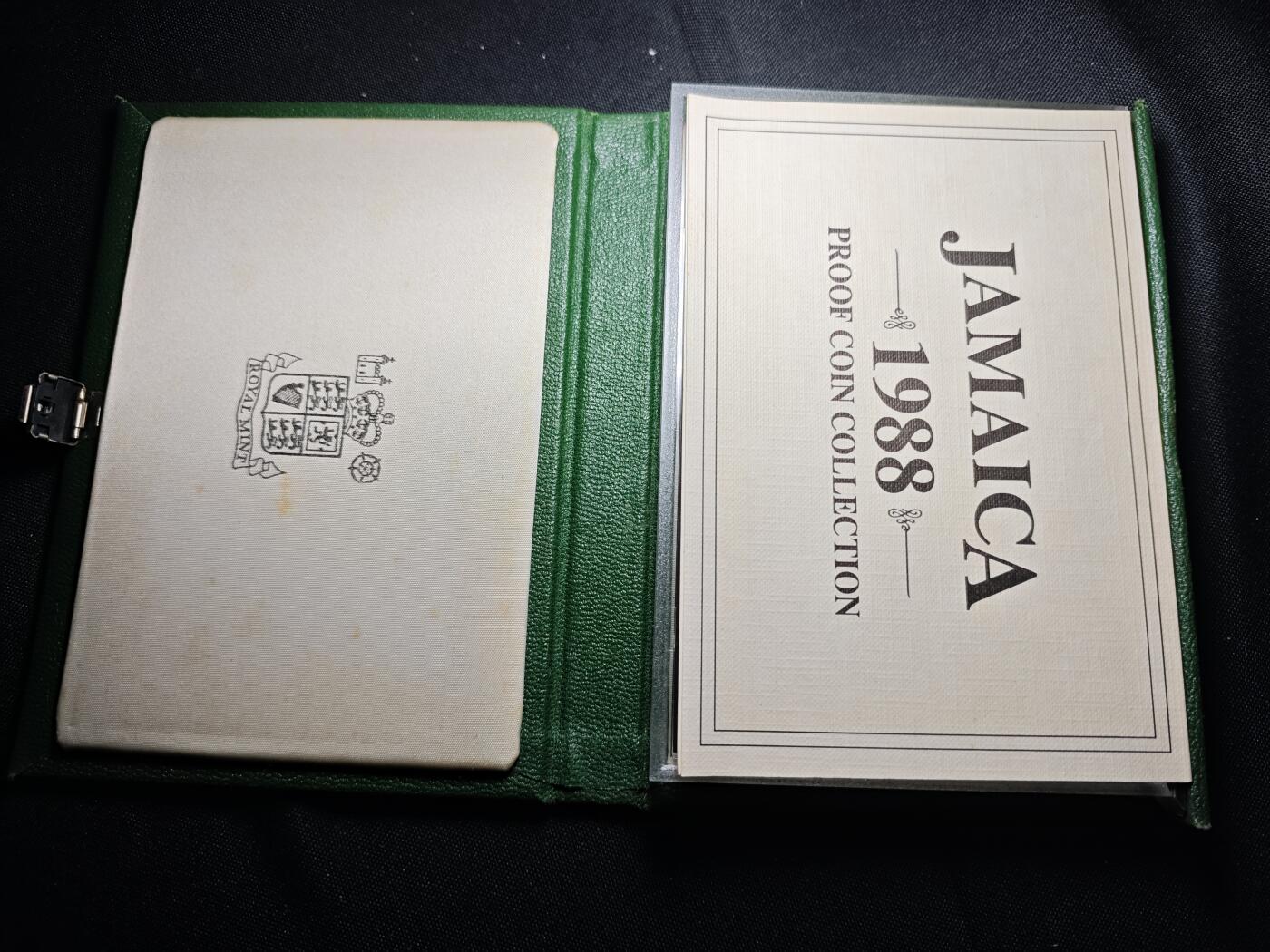 KK钱币收藏小铺  第400期  百期特拍（四拍之四）2月预留时间 周末发货  1988牙买加精制套币 盒证全 带$10纪念银币和$5两枚大银币 发行量1000
