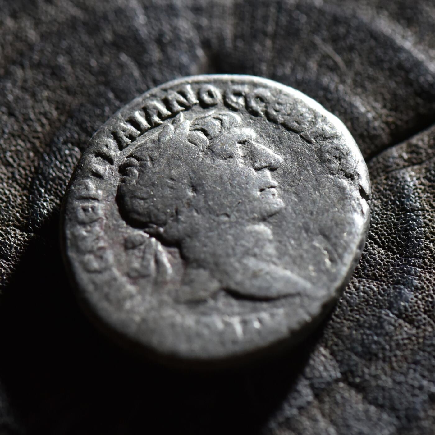 【良泉】【春节前最后一场】2月5日晚19.30点开拍！208组，本场结束后预存钱币的朋友请告知，将连同本场拍品一起邮寄，预祝诸位春节愉快！ 11.14克，公元110-111年【古罗马】图拉真，腓尼基行省推罗城打制“立鹰”四德拉克马银币