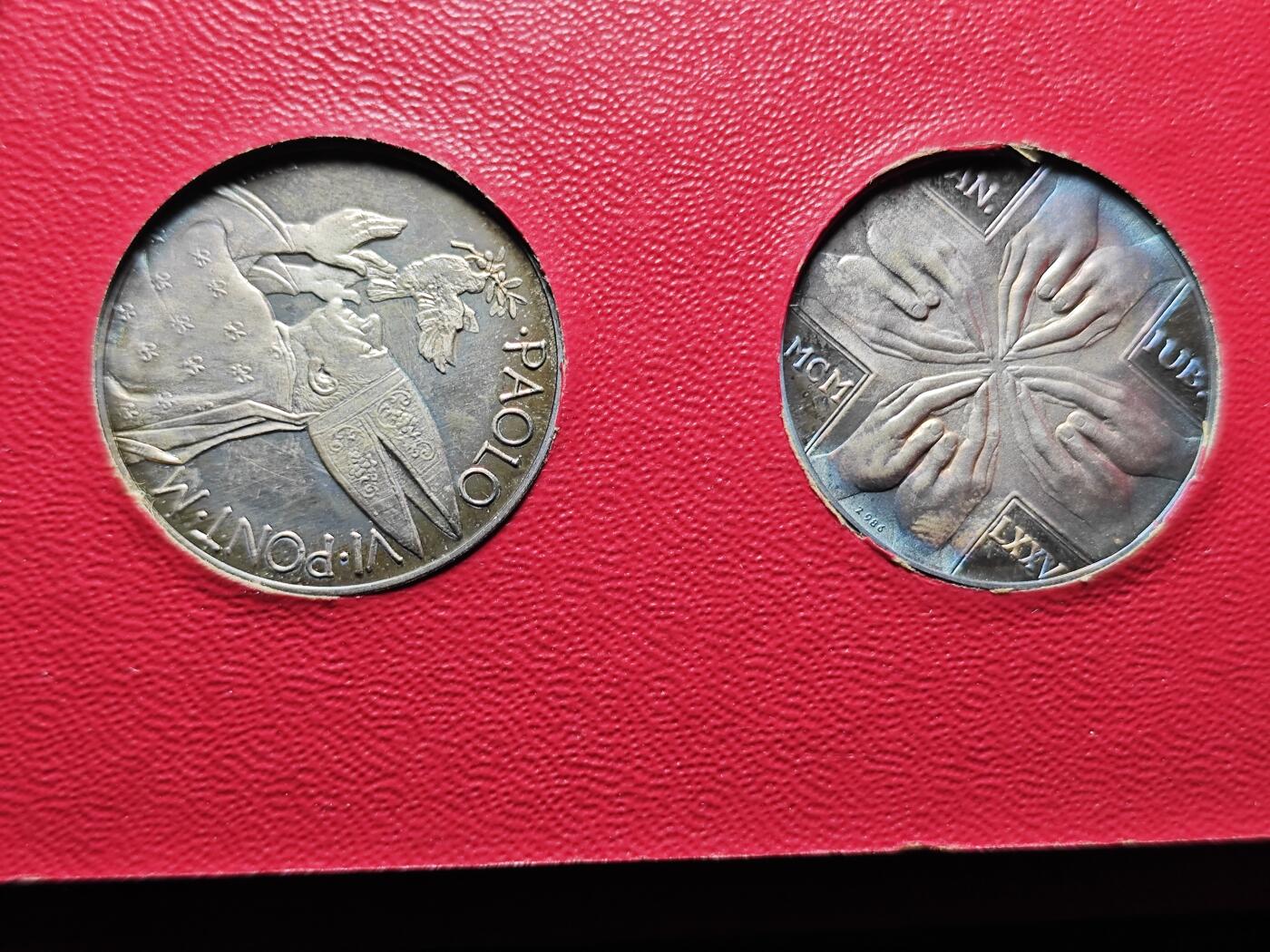 KK钱币收藏小铺  第400期  百期特拍（四拍之四）2月预留时间 周末发货   梵蒂冈教皇银章2枚套 一枚重12.7克