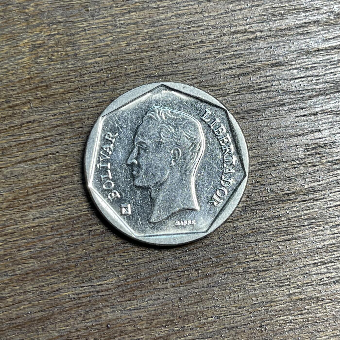 【铜匠收藏】★第137场★散币场。不寄存，30包邮。不满30元，支付5元运费。《接受代拍 代送NGC评级》 77【无寄存】2004 委内瑞拉 100玻利瓦尔 