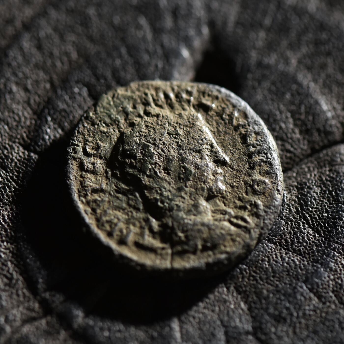 【良泉】【春节前最后一场】2月5日晚19.30点开拍！208组，本场结束后预存钱币的朋友请告知，将连同本场拍品一起邮寄，预祝诸位春节愉快！ 公元238-244年【古罗马·行省】戈尔迪安三世，尼凯亚城，军旗铜币，4.2克